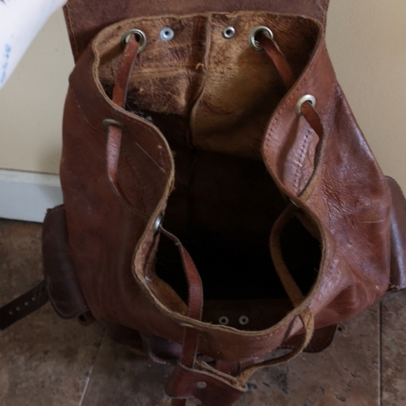 Hand sewn leather backpack - Picture 3 of 7